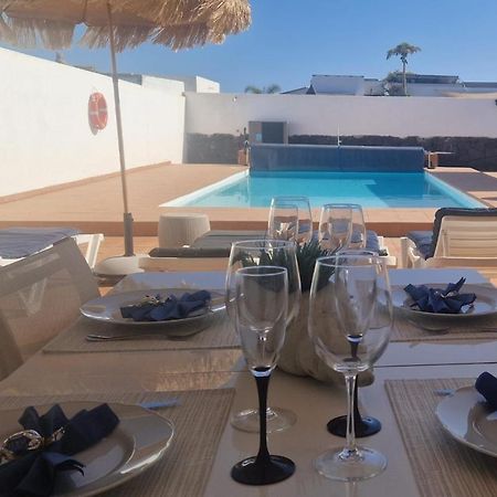 Baroli Villa Nepal. Jardín y piscina privada. Playa Blanca  Exterior foto