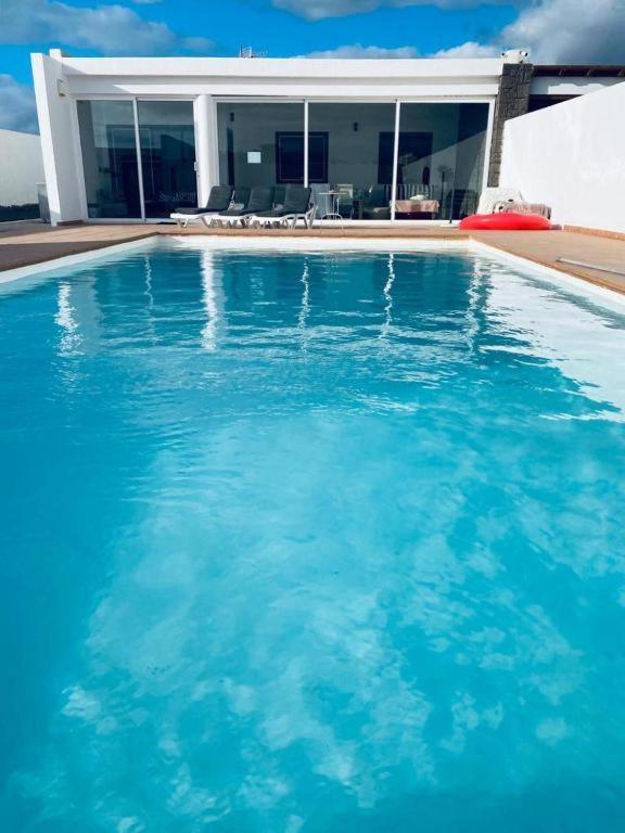 Baroli Villa Nepal. Jardín y piscina privada. Playa Blanca  Exterior foto